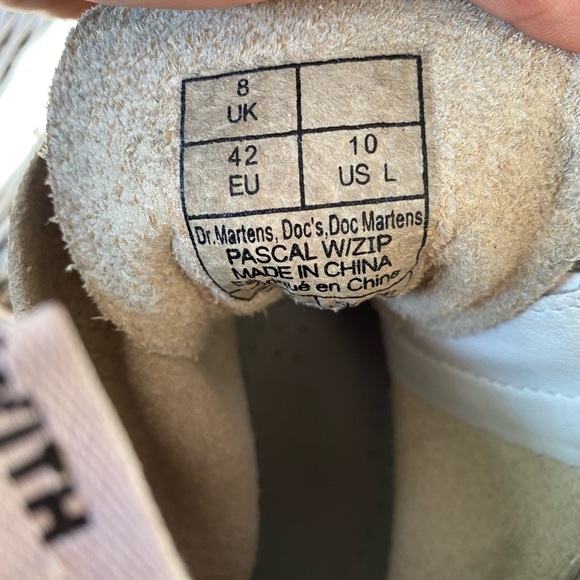 All white docs - Picture 4 of 4